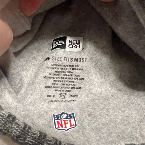 New Era Kansas City Chiefs Gray and Red Beanie - Picture 2 of 4